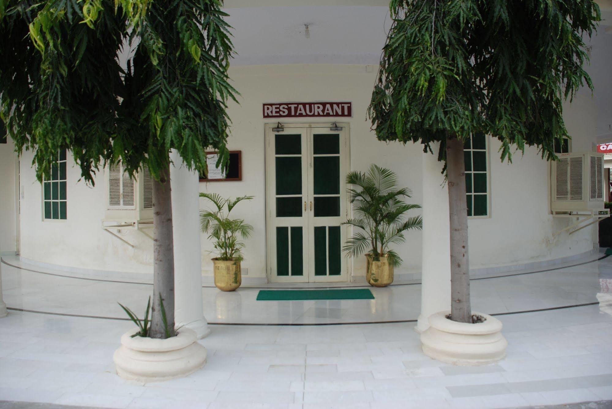 Garden Hotel - Heritage By Hrh Group Of Hotels Udaipur Eksteriør billede