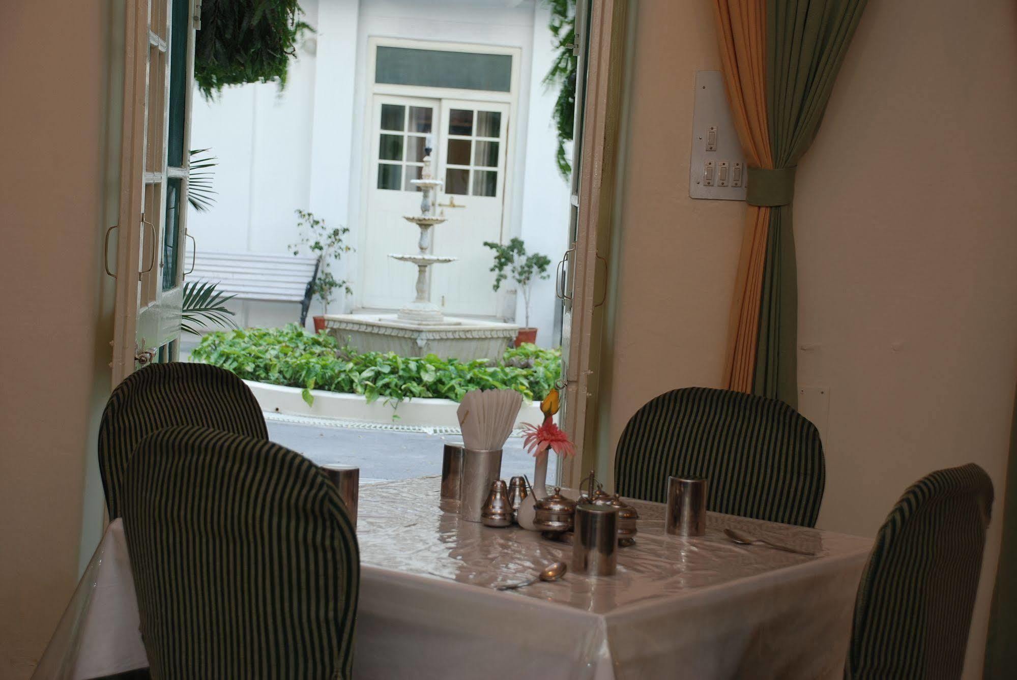 Garden Hotel - Heritage By Hrh Group Of Hotels Udaipur Eksteriør billede