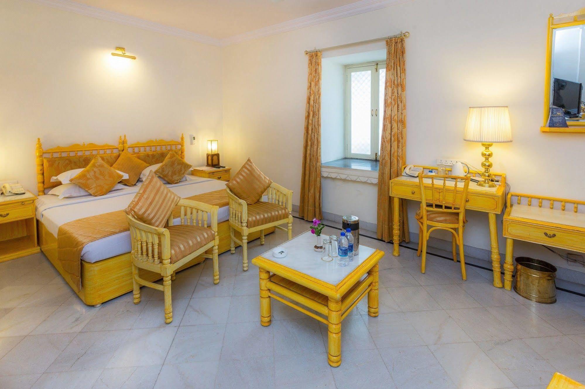 Garden Hotel - Heritage By Hrh Group Of Hotels Udaipur Eksteriør billede